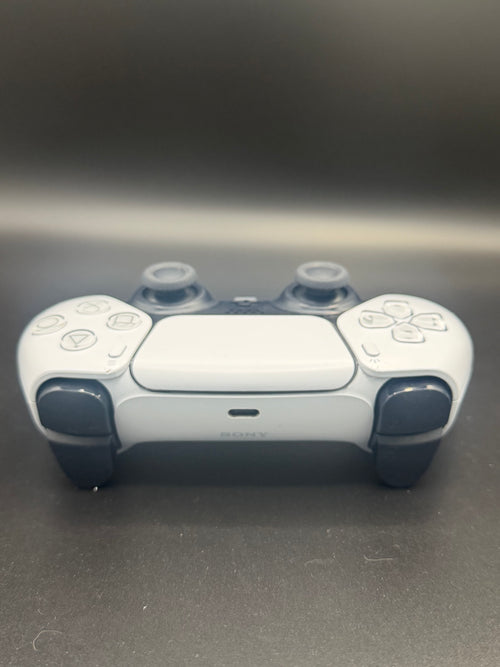 Top-edge view of Glacier White PS5 DualSense unit PS5-WHT-HE-004 showing the USB-C port and shoulder buttons