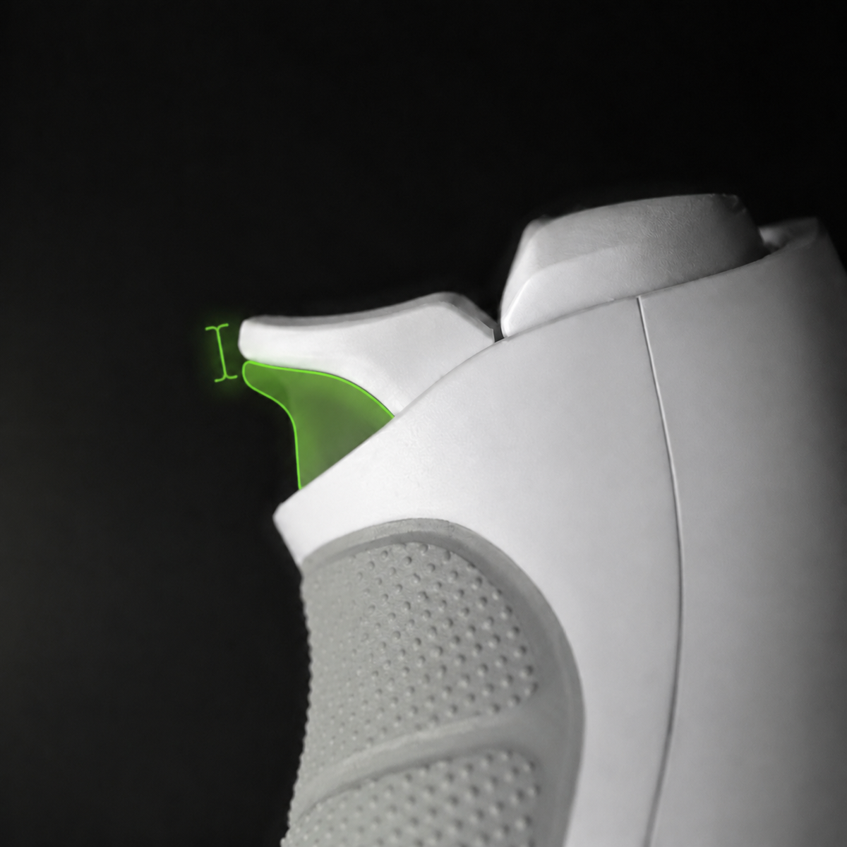 Mouse click control mechanism installed inside a game controller